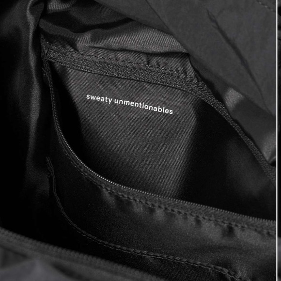 ❗️NWT❗️| Lululemon | Dash All Day Duffel. - Picture 5 of 9